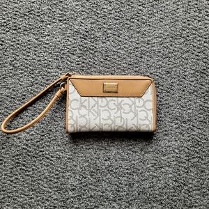 Clavin klein women's wallet zipper leather wristlet tan white